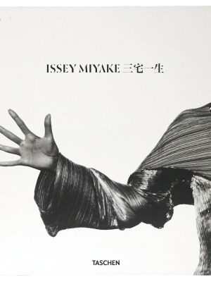 Issey Miyake　三宅一生